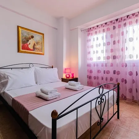 2-bdrm Maisonette In Short Walk To * Nikiti (Sithonia)