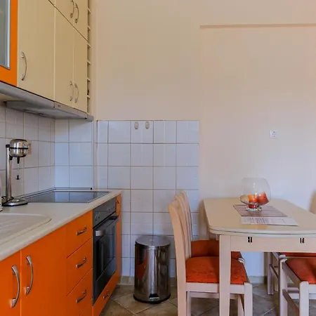 2-bdrm Maisonette In Short Walk To Daire Nikiti (Sithonia)