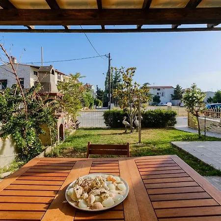 Daire 2-bdrm Maisonette In Short Walk To Nikiti (Sithonia)
