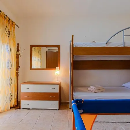 2-bdrm Maisonette In Short Walk To * Nikiti (Sithonia)