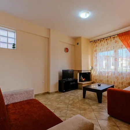 2-bdrm Maisonette In Short Walk To Nikiti (Sithonia)