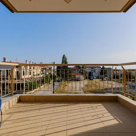 Daire 2-bdrm Maisonette In Short Walk To Nikiti (Sithonia)