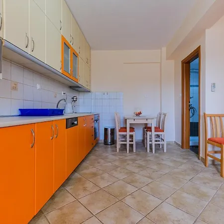 2-bdrm Maisonette In Short Walk To * Nikiti (Sithonia)