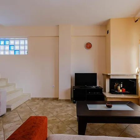 2-bdrm Maisonette In Short Walk To Daire Nikiti (Sithonia)