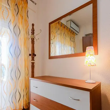 2-bdrm Maisonette In Short Walk To Daire Nikiti (Sithonia)