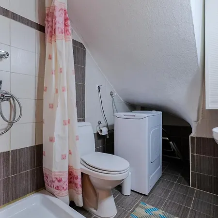 2-bdrm Maisonette In Short Walk To Daire Nikiti (Sithonia)