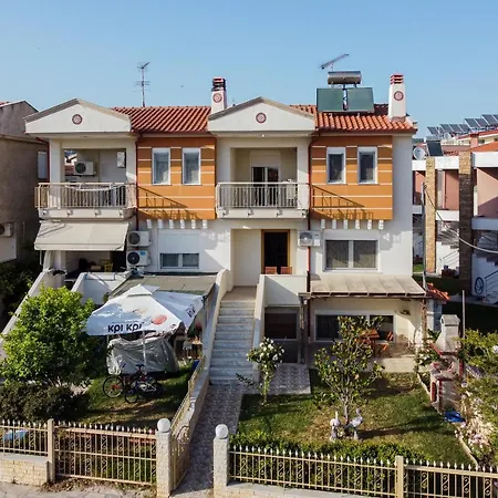 2-bdrm Maisonette In Short Walk To *